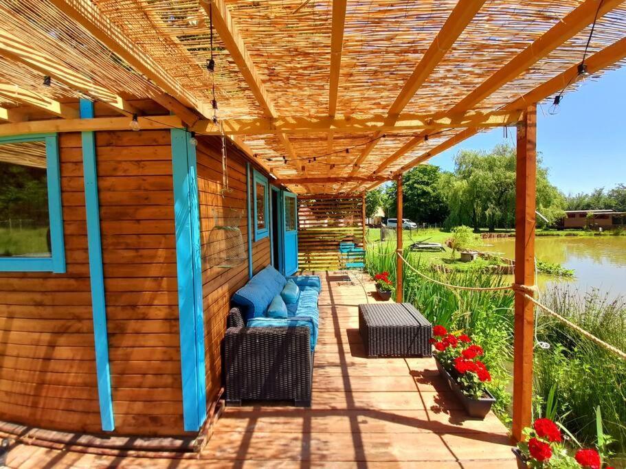 La Roulotte Du Pecheur Villa Saint-Privé Exterior foto